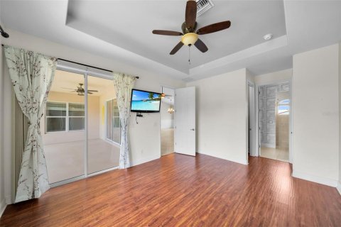 House in Cape Coral, Florida 3 bedrooms, 258.27 sq.m. № 1678108 - photo 12