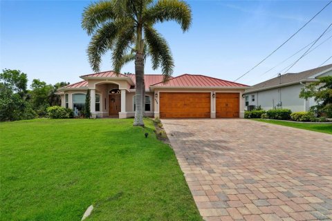 House in Cape Coral, Florida 3 bedrooms, 258.27 sq.m. № 1678108 - photo 2