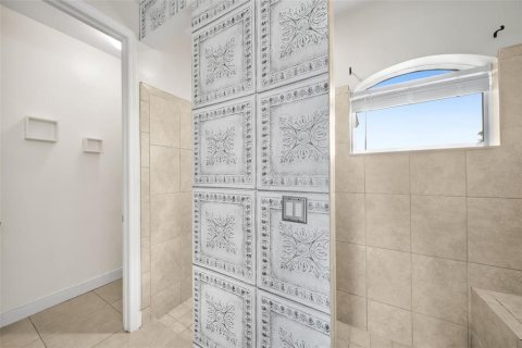 House in Cape Coral, Florida 3 bedrooms, 258.27 sq.m. № 1678108 - photo 29