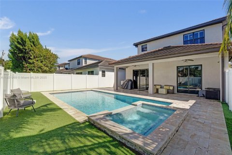 House in Dania Beach, Florida 3 bedrooms, 203.18 sq.m. № 1975933 - photo 8