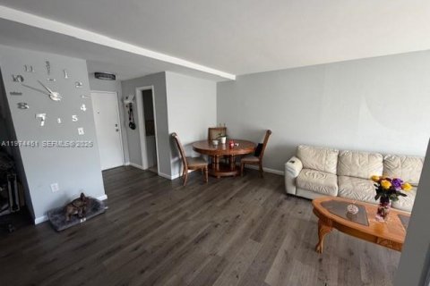 Copropriété à vendre à Miami, Floride: 2 chambres, 88.07 m2 № 2036002 - photo 8