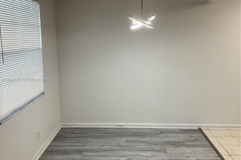 Condo in Pembroke Pines, Florida, 2 bedrooms  № 2069213 - photo 6