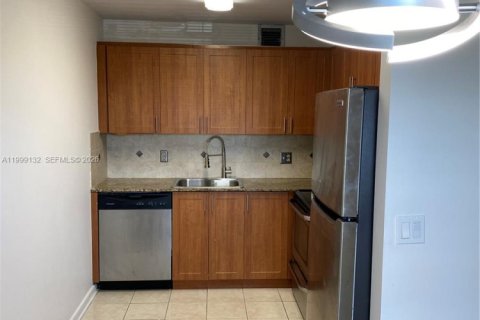 Condo in Pembroke Pines, Florida, 2 bedrooms  № 2069213