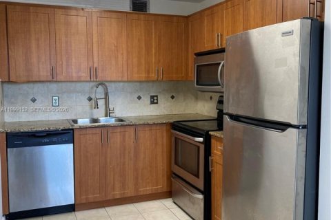 Condo in Pembroke Pines, Florida, 2 bedrooms  № 2069213 - photo 2