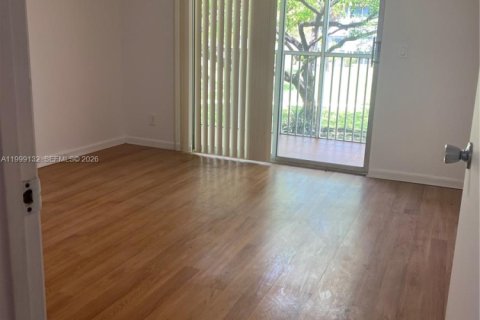 Condo in Pembroke Pines, Florida, 2 bedrooms  № 2069213 - photo 22