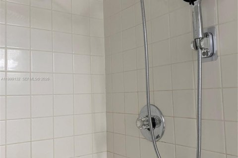 Condo in Pembroke Pines, Florida, 2 bedrooms  № 2069213 - photo 20