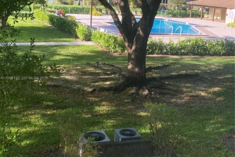 Condo in Pembroke Pines, Florida, 2 bedrooms  № 2069213 - photo 5