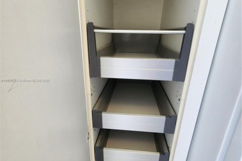 Condo in Fort Lauderdale, Florida, 1 bedroom  № 1938372 - photo 15