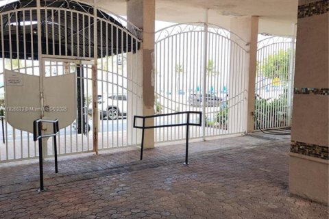 Condo in Fort Lauderdale, Florida, 1 bedroom  № 1938372 - photo 2