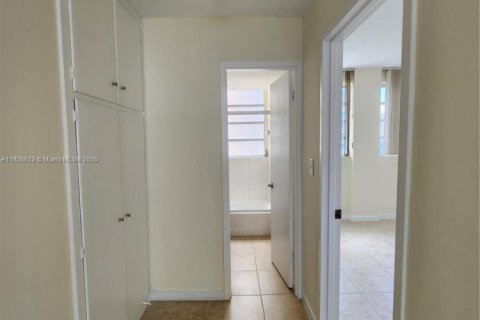 Condominio en alquiler en Fort Lauderdale, Florida, 1 dormitorio, 75.34 m2 № 1938372 - foto 25