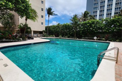 Condominio en alquiler en Fort Lauderdale, Florida, 1 dormitorio, 75.34 m2 № 1938372 - foto 8