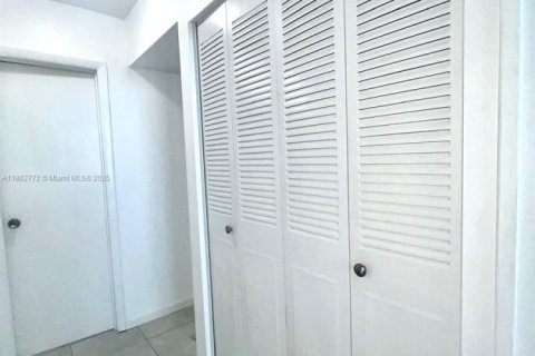 Copropriété à vendre à North Miami, Floride: 1 chambre, 69.68 m2 № 1891082 - photo 17