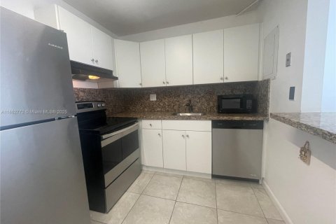 Copropriété à vendre à North Miami, Floride: 1 chambre, 69.68 m2 № 1891082 - photo 2