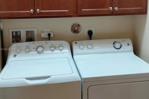 Adosado en venta en Cooper City, Florida, 4 dormitorios, 165.18 m2 № 2036622 - foto 11