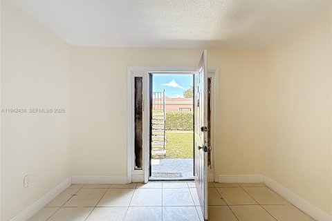 Appartement à louer à North Miami Beach, Floride: 1 chambre, 654.12 m2 № 1999956 - photo 17