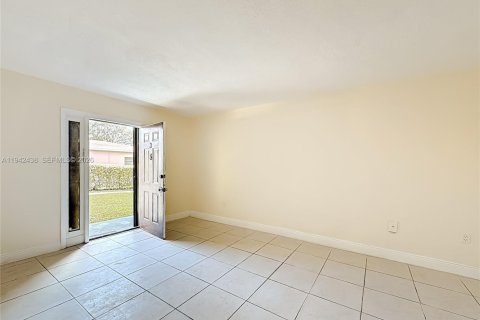 Appartement à louer à North Miami Beach, Floride: 1 chambre, 654.12 m2 № 1999956 - photo 21
