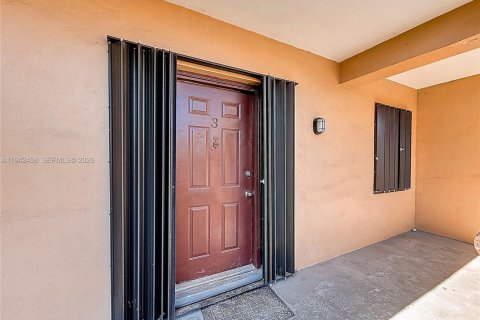 Appartement à louer à North Miami Beach, Floride: 1 chambre, 654.12 m2 № 1999956 - photo 15