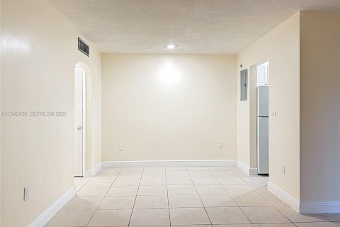 Appartement à louer à North Miami Beach, Floride: 1 chambre, 654.12 m2 № 1999956 - photo 23