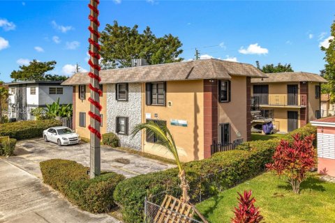 Appartement à louer à North Miami Beach, Floride: 1 chambre, 654.12 m2 № 1999956 - photo 9