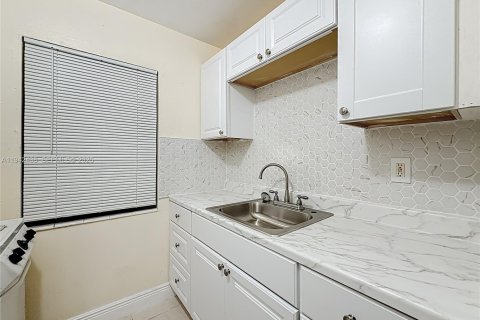 Appartement à louer à North Miami Beach, Floride: 1 chambre, 654.12 m2 № 1999956 - photo 27