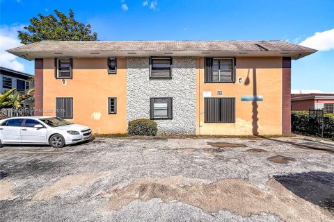 Appartement à louer à North Miami Beach, Floride: 1 chambre, 654.12 m2 № 1999956 - photo 3