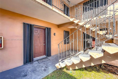 Appartement à louer à North Miami Beach, Floride: 1 chambre, 654.12 m2 № 1999956 - photo 14