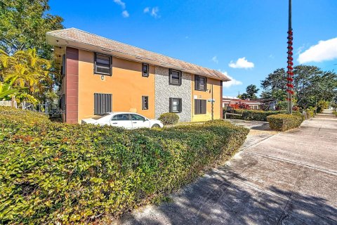 Appartement à louer à North Miami Beach, Floride: 1 chambre, 654.12 m2 № 1999956 - photo 2