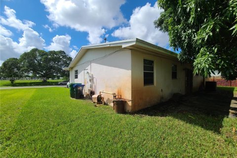 House in Miami Gardens, Florida 3 bedrooms, 144.09 sq.m. № 2042994 - photo 25