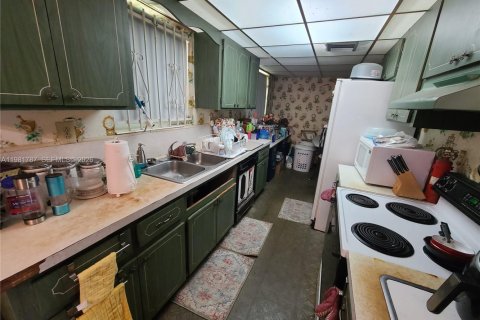 House in Miami Gardens, Florida 3 bedrooms, 144.09 sq.m. № 2042994 - photo 9