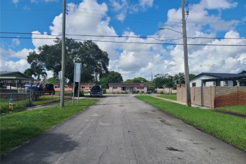 House in Miami Gardens, Florida 3 bedrooms, 144.09 sq.m. № 2042994 - photo 4