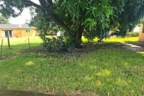 House in Miami Gardens, Florida 3 bedrooms, 144.09 sq.m. № 2042994 - photo 22