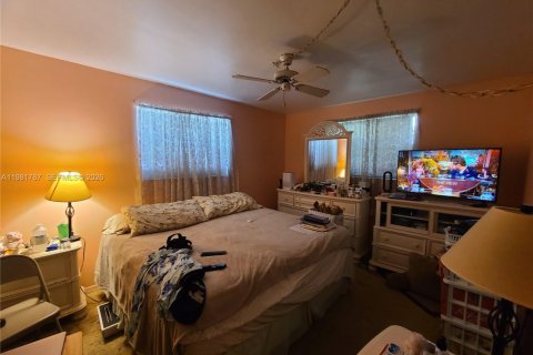 House in Miami Gardens, Florida 3 bedrooms, 144.09 sq.m. № 2042994 - photo 16