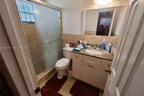 House in Miami Gardens, Florida 3 bedrooms, 144.09 sq.m. № 2042994 - photo 17