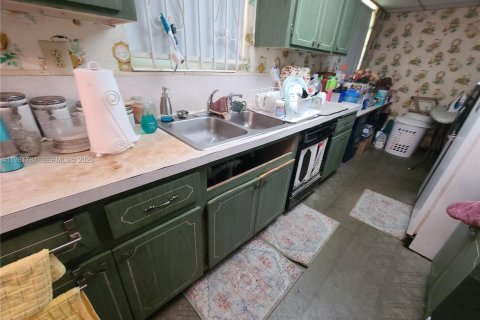 House in Miami Gardens, Florida 3 bedrooms, 144.09 sq.m. № 2042994 - photo 11