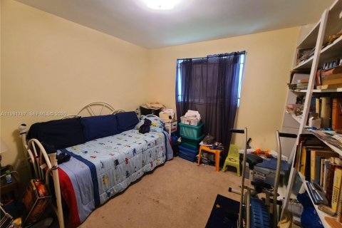 House in Miami Gardens, Florida 3 bedrooms, 144.09 sq.m. № 2042994 - photo 19