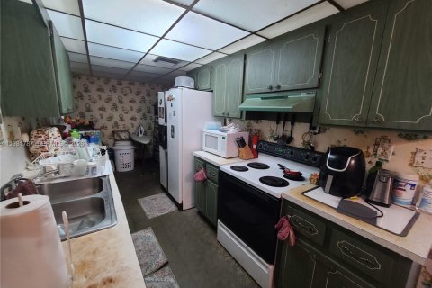 House in Miami Gardens, Florida 3 bedrooms, 144.09 sq.m. № 2042994 - photo 10