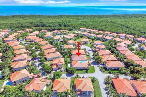 Снять в аренду виллу или дом в Катлер-Бей, Флорида 4 спальни, 252.97м2, № 1834540 - фото 4