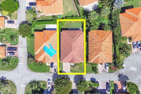 Снять в аренду виллу или дом в Катлер-Бей, Флорида 4 спальни, 252.97м2, № 1834540 - фото 5