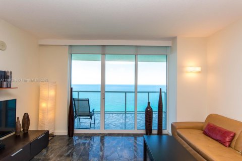 Condo in Sunny Isles Beach, Florida, 2 bedrooms  № 1938571 - photo 2