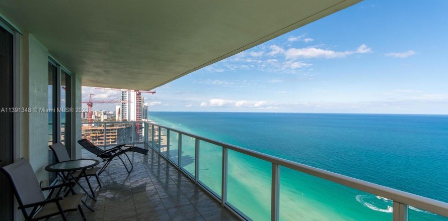Condo à Sunny Isles Beach, Floride, 2 chambres № 1938571