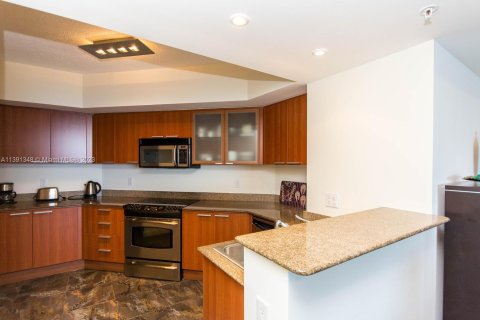 Condo in Sunny Isles Beach, Florida, 2 bedrooms  № 1938571 - photo 13