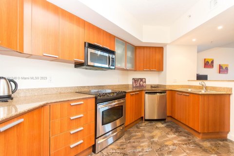 Condo in Sunny Isles Beach, Florida, 2 bedrooms  № 1938571 - photo 11