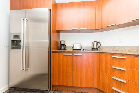 Condo in Sunny Isles Beach, Florida, 2 bedrooms  № 1938571 - photo 16