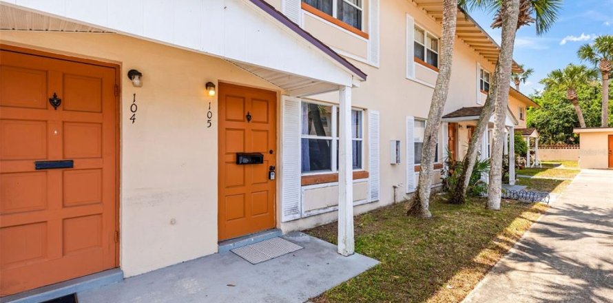 Townhouse in South Daytona, Florida 2 bedrooms, 89.19 sq.m. № 1658264