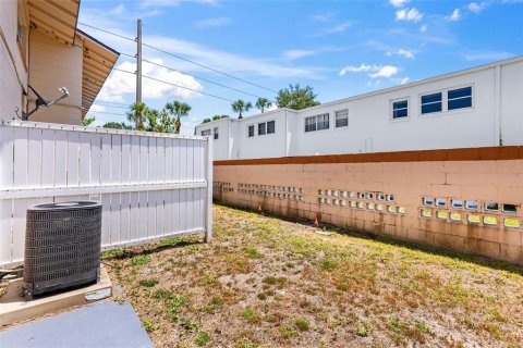 Townhouse in South Daytona, Florida 2 bedrooms, 89.19 sq.m. № 1658264 - photo 19