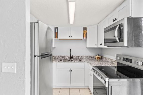 Townhouse in South Daytona, Florida 2 bedrooms, 89.19 sq.m. № 1658264 - photo 14