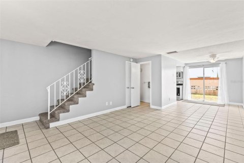 Townhouse in South Daytona, Florida 2 bedrooms, 89.19 sq.m. № 1658264 - photo 4