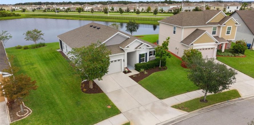Villa ou maison à Wesley Chapel, Floride 3 chambres, 185.62 m2 № 2412528