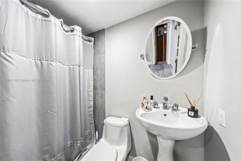 House in Plantation, Florida 4 bedrooms, 331.57 sq.m. № 1953401 - photo 17