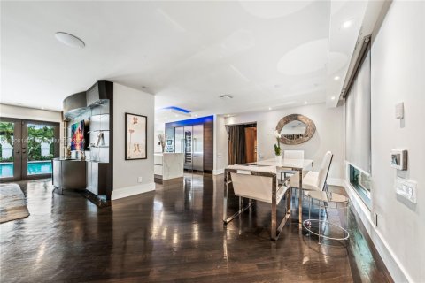 House in Plantation, Florida 4 bedrooms, 331.57 sq.m. № 1953401 - photo 5